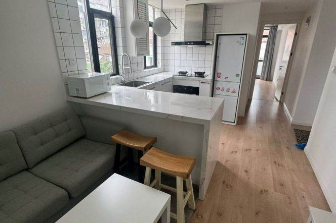 South shaanxi rd station one bedroom