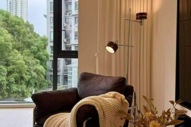 18k Brand new 2Br 2Bathr with floor heating close to the Suzhou River Nr Jiangning Rd.line13