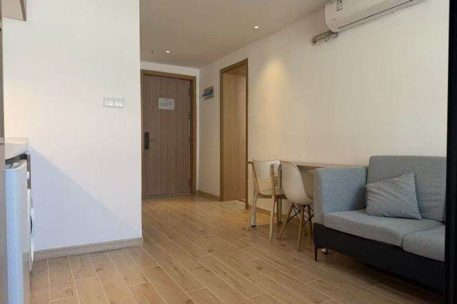 2BR near line 3 and 18 and convenient to Fu'dan Uni can long and short term lease
