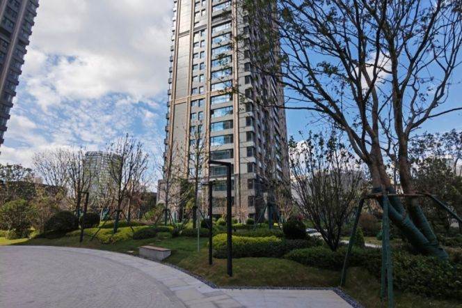 3br, 3bathrooms, near xinzha Lu metro station Line 1, good location