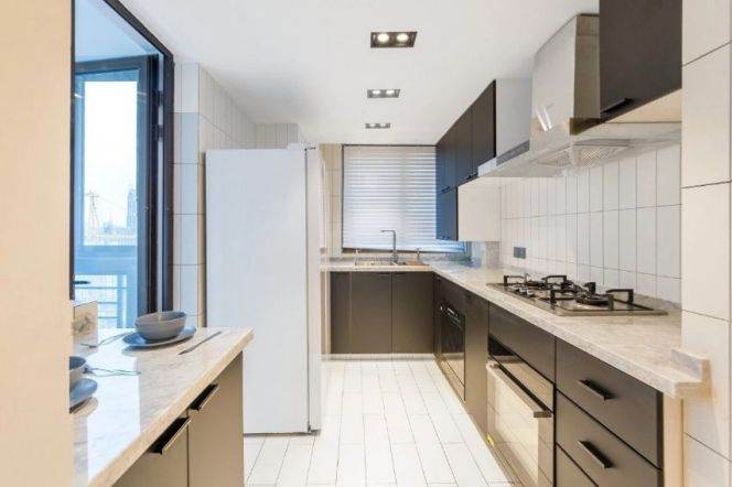 modern big 3brs floor heating nice open balcony near Xintiandi only 23.8K