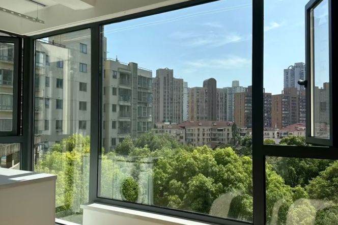 Elevator 1Br/2Lr/1Bt Close to L7/13 Changshou Rd Station 