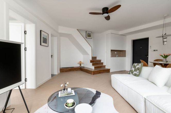 modern duplex 3brs floor heating nice view near Jing an temple and Jiang su road metro 22K
