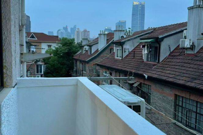 Brand new 1br/55sqm & balcony/oven@Jiangsu Rd & Line 2/11