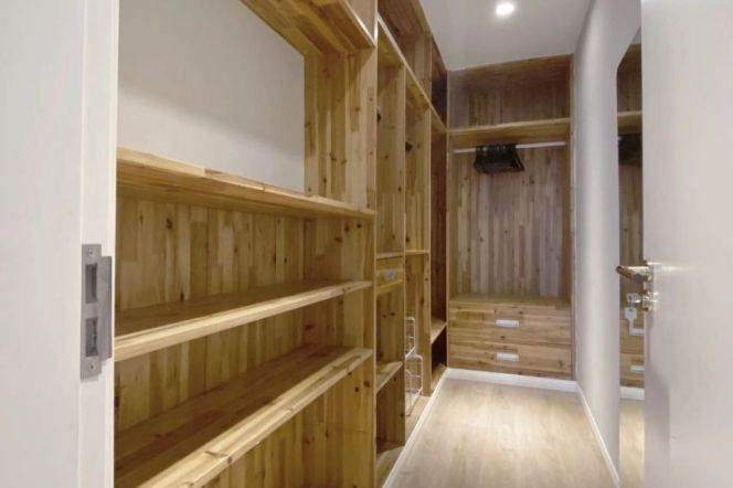 Loushanguan rd/elevator 2br 2baths/big living room/bright room,@L15/2