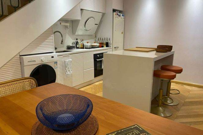 Classic 3br/2bt Apt in Jing'an Villa