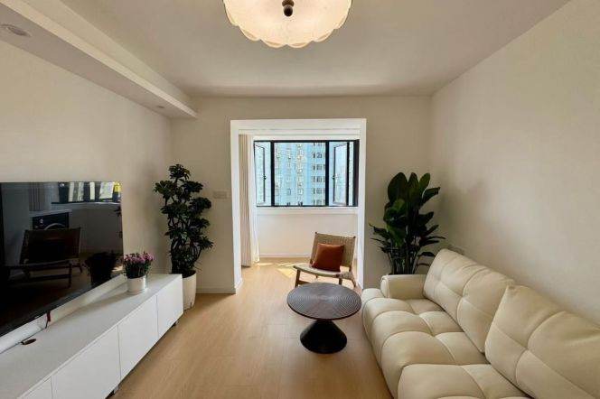 Elevator Spacious 1Br/2Lr/1Bt Close to L2/11 Jiangsu Rd Station 