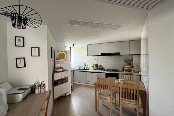 2br/2bt Flat in President Apts