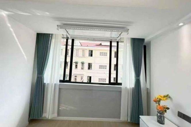West Yan'an rd 1BR 2LR@L3/4,bright room/NR Haishu Square/brand furniture