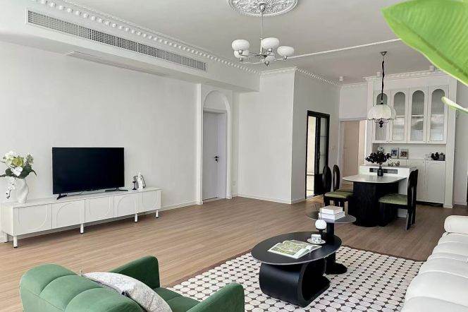 New decoration 1br/110sqm & heating/oven@Jiangsu Rd & Line 2/11