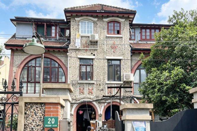  typical lane house - bright- full of natural sunlight- nice neighbourhood- South Shaanxi Road