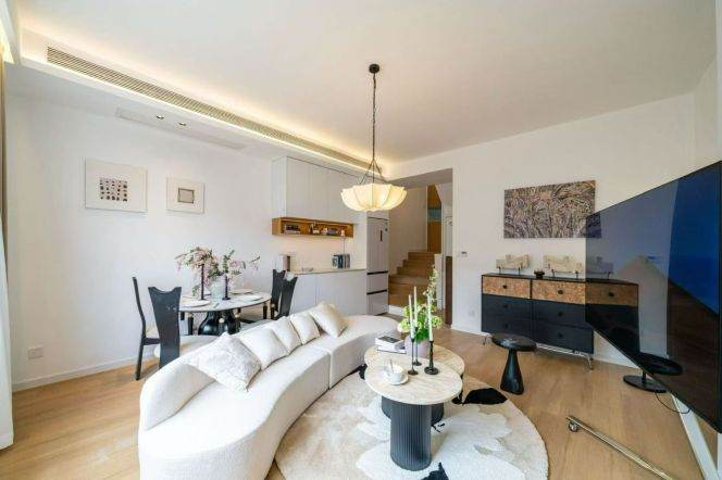 2 Brs, 1 Living room, Central ac/Oven, 80 sqm @ Jingan temple L2&7