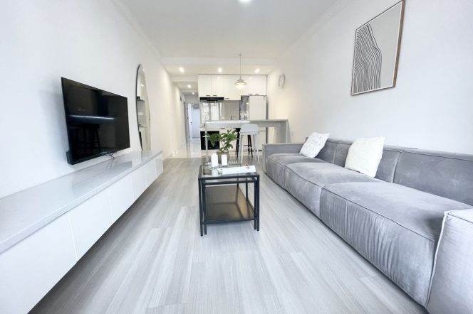 Spacious 1Br/2Lr/1Bt Open Kitchen@L10/11 Jiaotong University Metro Station 