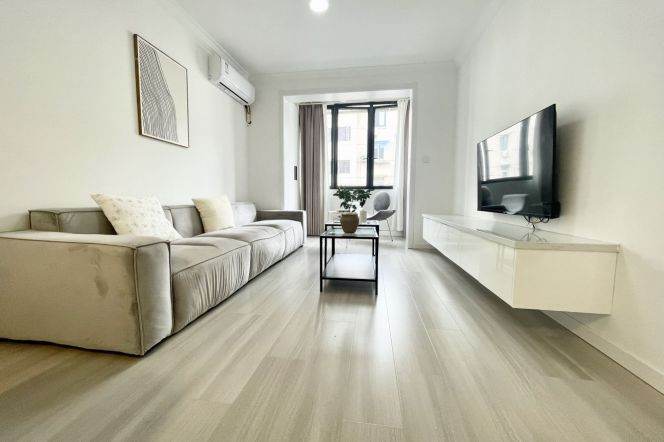 Spacious 1Br/2Lr/1Bt Open Kitchen@L10/11 Jiaotong University Metro Station 