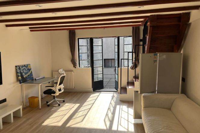 Bright 1Br w. balcony&Wall heating  