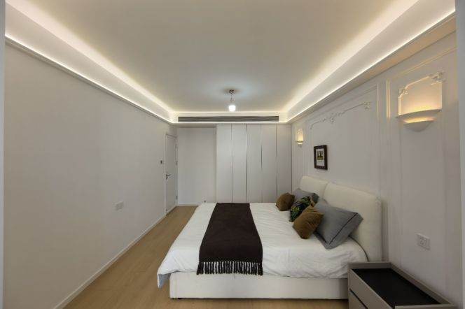 1 Big Br, 1 Living room with Central ac/Oven, 80 sqm @ Tilanqiao metro L12