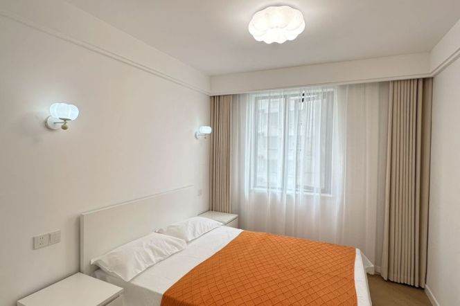 Jing’an Elevator Spacious 2Br/2Lr/1Bt Close to L7 Changping Rd Station 