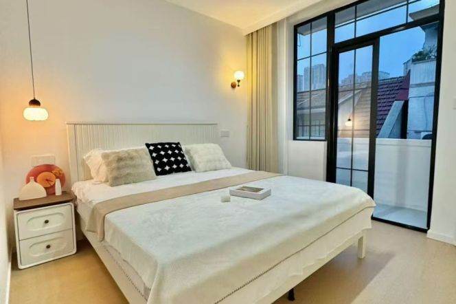 Brand new 1br/55sqm & balcony/oven@Jiangsu Rd & Line 2/11