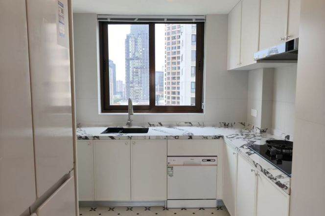 Modern decoration 2brs with floor heating and balcony belonged to Xintiandi area,