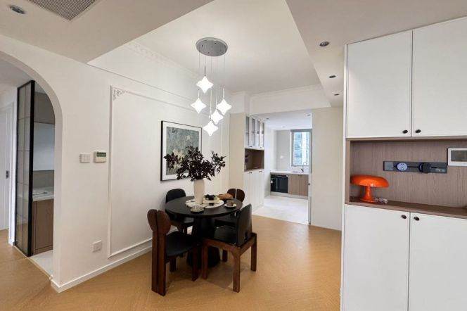 modern big 3brs floor heating modern furniture near Century park and Dulwich 