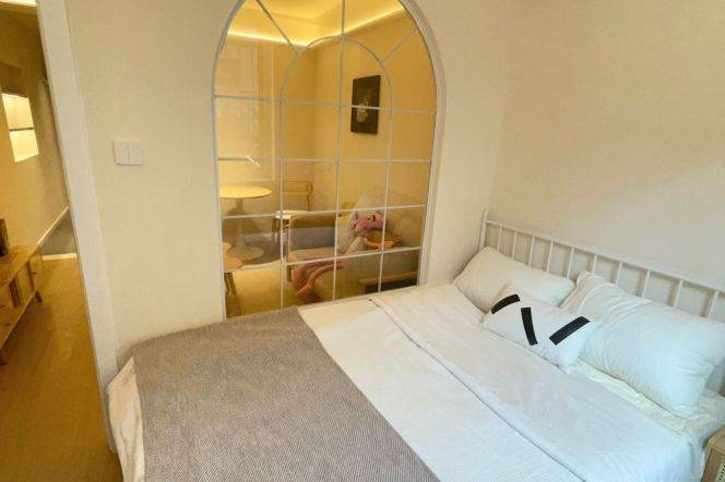 High value/modern 1br 1lr/with central AC/bright room,Hongqiao rd@L3/4/10