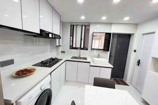 West Yan'an rd 1BR 2LR@L3/4,bright room/NR Haishu Square/brand furniture
