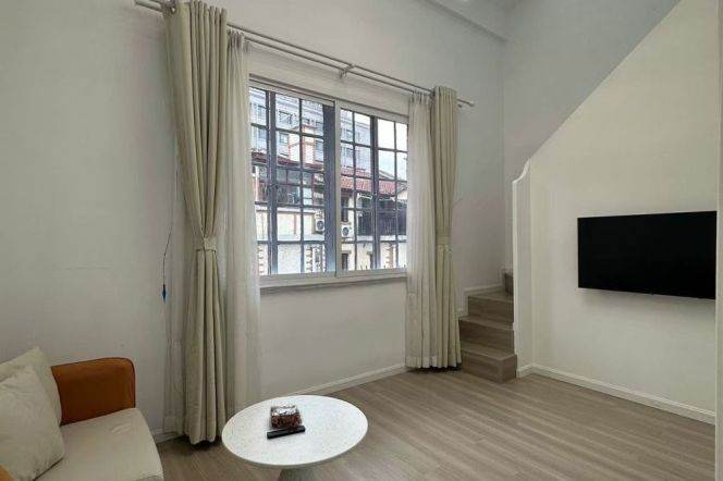 Bright 1+1Br/1Lr/1Bt apt nr South shanxi rd,M1/7/10/12