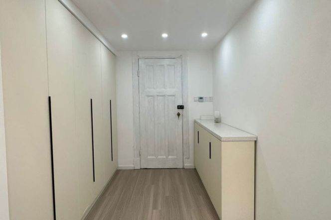 Bright 1+1Br/1Lr/1Bt apt nr South shanxi rd,M1/7/10/12