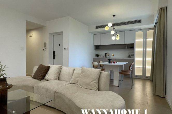 Modern&Spacious 2Bdrs 1Bath Apt+Large Cloakroom+L7 Chang Ping Rd+Clean Compound+5F Walk Up 