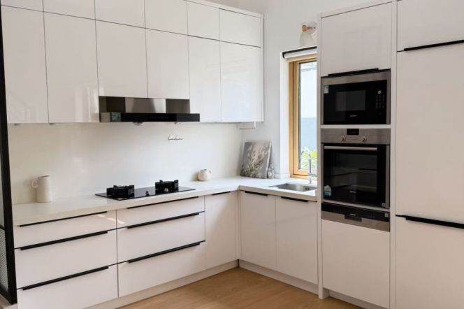 2 Brs, 2 Baths, Floor heating/Central ac/Oven, 120 sqm @ South Shaaxi metro L10