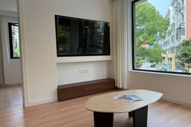 3 Brs, 1 Living room, Central ac/Dryer, 100 sqm, Brand-new Dec @ Century Park L2