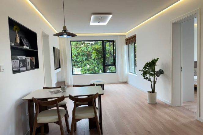 3 Brs, 1 Living room, Central ac/Dryer, 100 sqm, Brand-new Dec @ Century Park L2