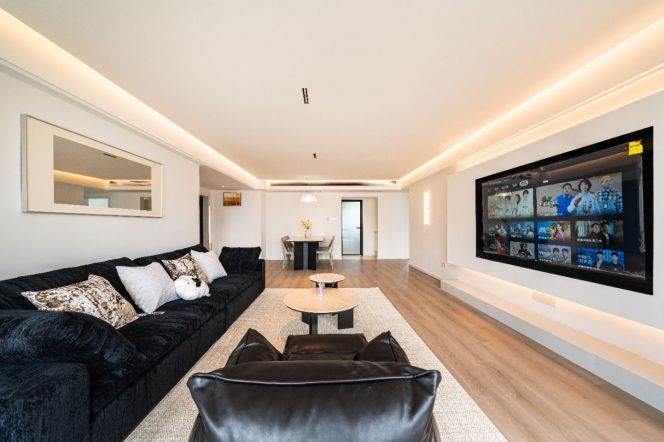 River-view 3-Bedroom Apartment | Huangpu
