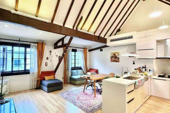 Jiangsu rd 3BR 2BATH with terrace