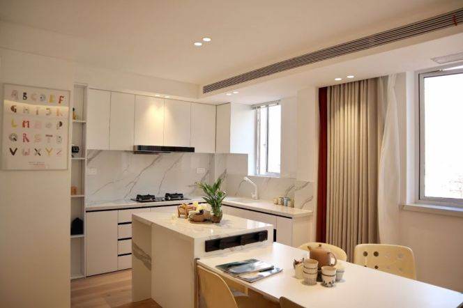 Grand 4BR with Extra-Large Balcony — 24,800 RMB
