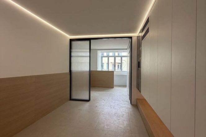 good value-renovated- convenient location-Yueyang Road -line 9/12 Jiashan Road