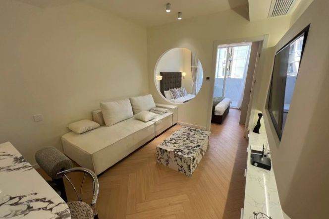 Cozy & Sunny 1BR in Jing'An Expat Hub — 9,800 RMB