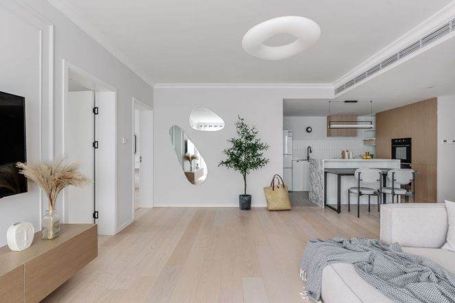 Xujiahui center floor heating 2+1brs apt wt balcony;L1/9/11