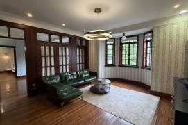 Historic APT high ceiling 1+1BR Huaihai Rd 22k