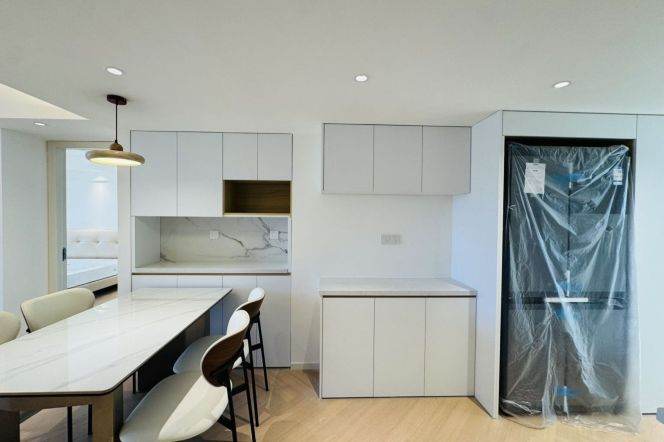  High-Floor 3BR with Massive Walk-In Closet — 28,800 RMB