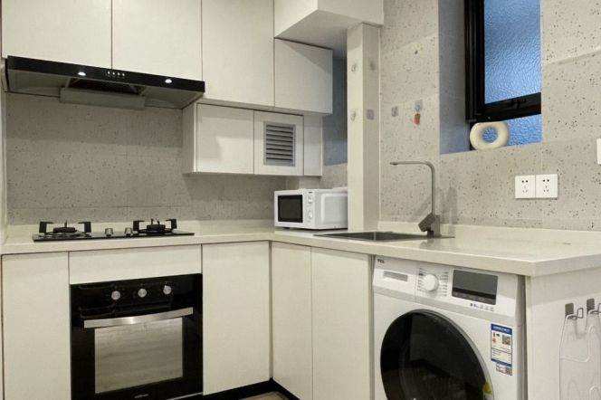 Modern&Spacious&Quiet 1Bdr 1Bath Apt+3F Walk Up+L7 Chang Ping Rd+West Nan Jing Rd CBD