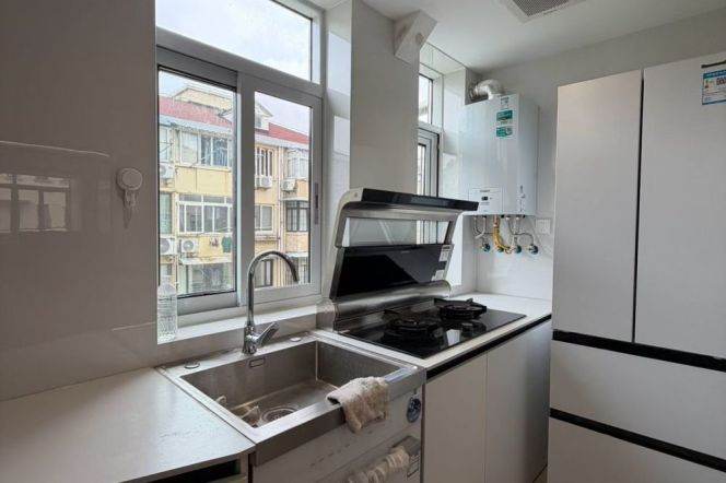 good value-renovated- convenient location-Yueyang Road -line 9/12 Jiashan Road