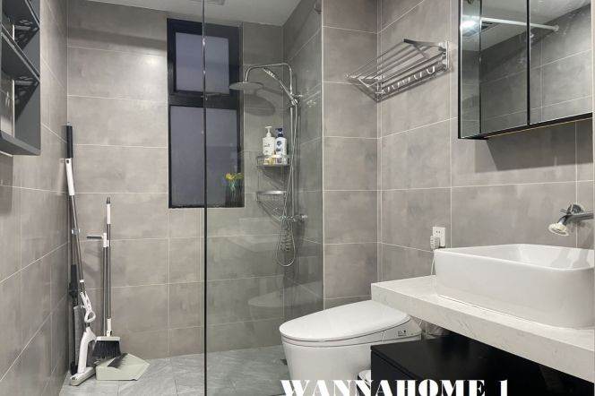 Stunning View+Modern&Really Bright 3Bdrs 2Baths Apt+West Nanjing Rd+Nice Balcony+Great Compound
