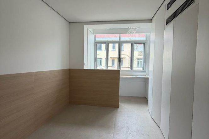good value-renovated- convenient location-Yueyang Road -line 9/12 Jiashan Road