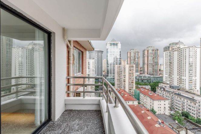 Xujiahui center floor heating 2+1brs apt wt balcony;L1/9/11