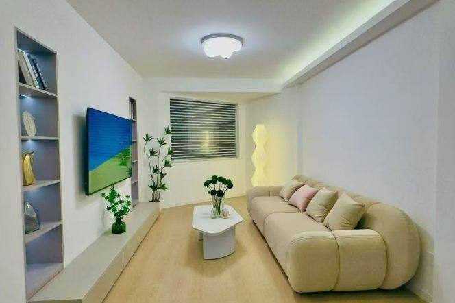 West Nanjing station spacious & nice 1br with lift 11k