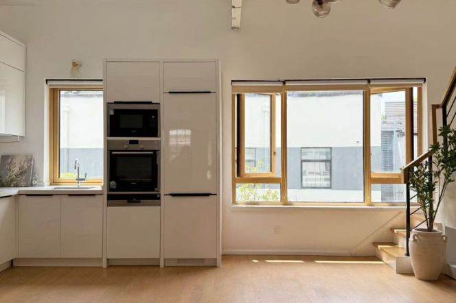 2 Brs, 2 Baths, Floor heating/Central ac/Oven, 120 sqm @ South Shaaxi metro L10