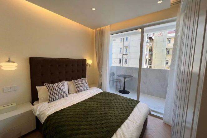 Cozy & Sunny 1BR in Jing'An Expat Hub — 9,800 RMB