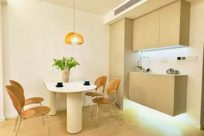 West Nanjing station spacious & nice 1br with lift 11k