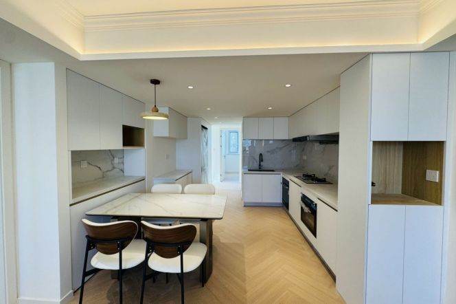  High-Floor 3BR with Massive Walk-In Closet — 28,800 RMB